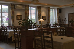 La salle du restaurant à l'Auberge des trois Vallées