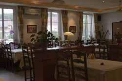 La salle du restaurant  l'Auberge des trois Valles